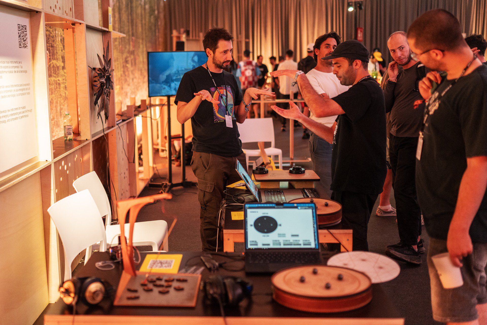 ii lab að kynna hljóðfæri við Sonar festival í Barcelona árið 2024.