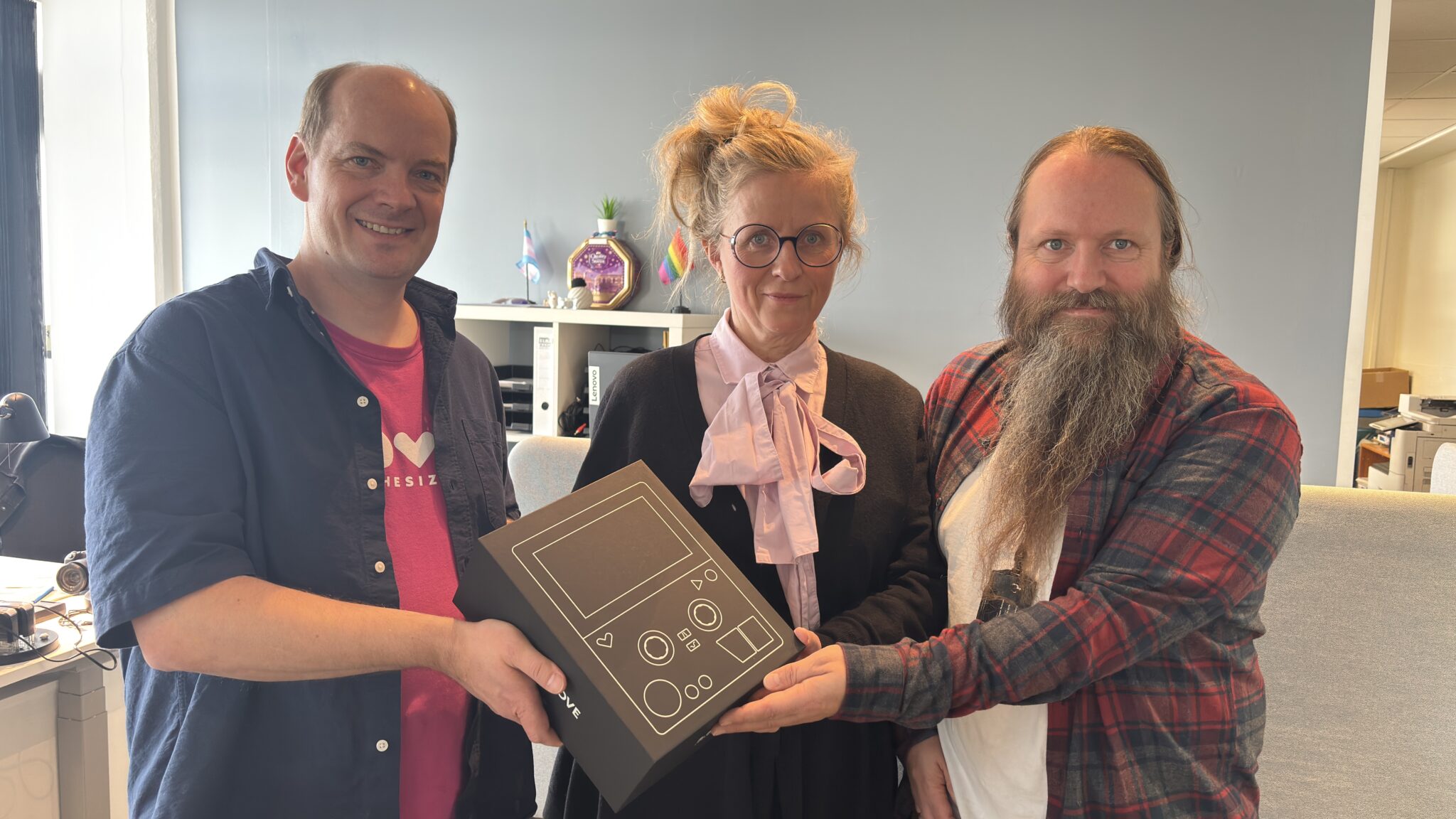 Tónlistardeild fær hljóðgervilinn FIRST LOVE að gjöf